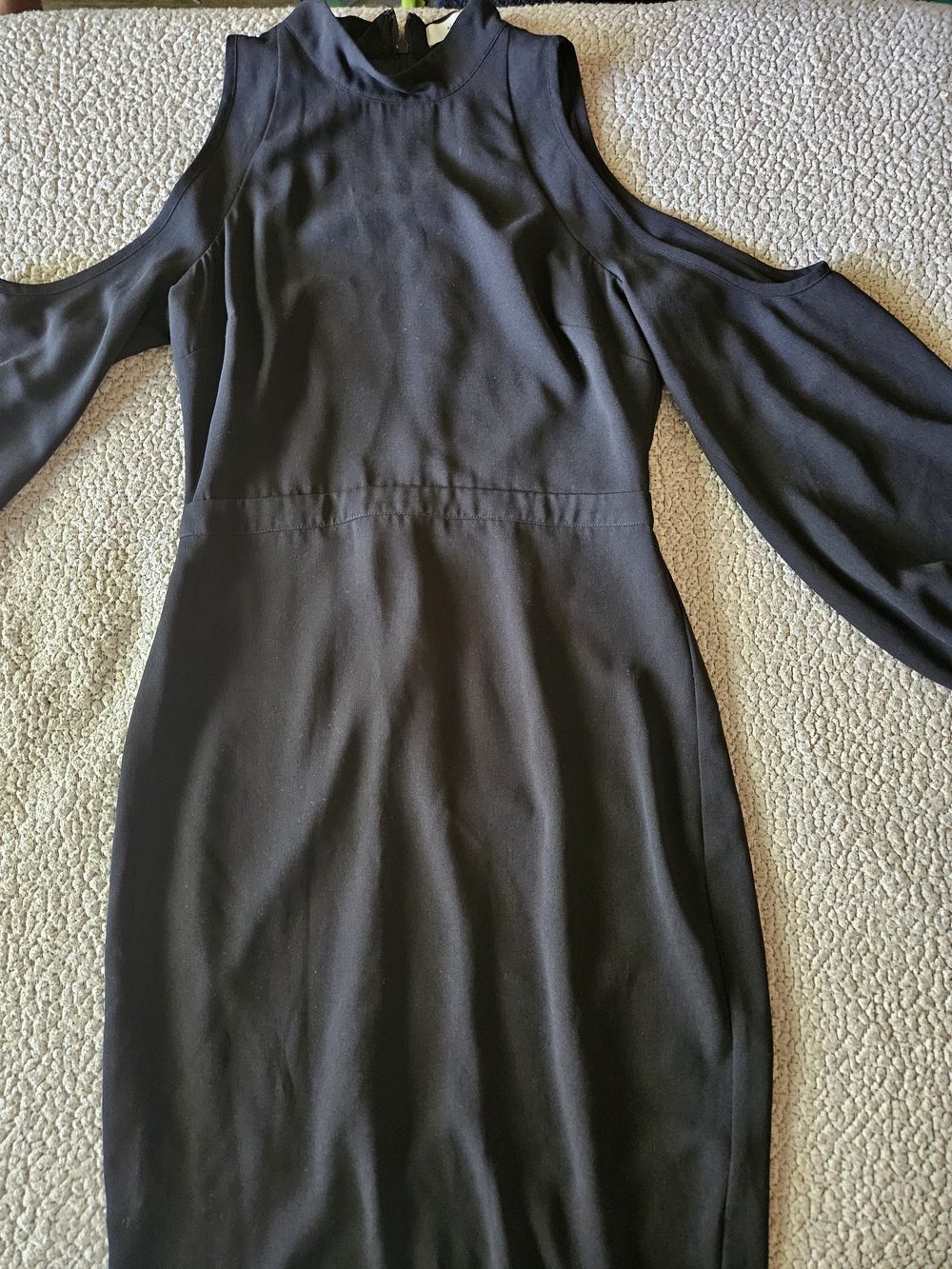 Black Cold-Shoulder Long Dress